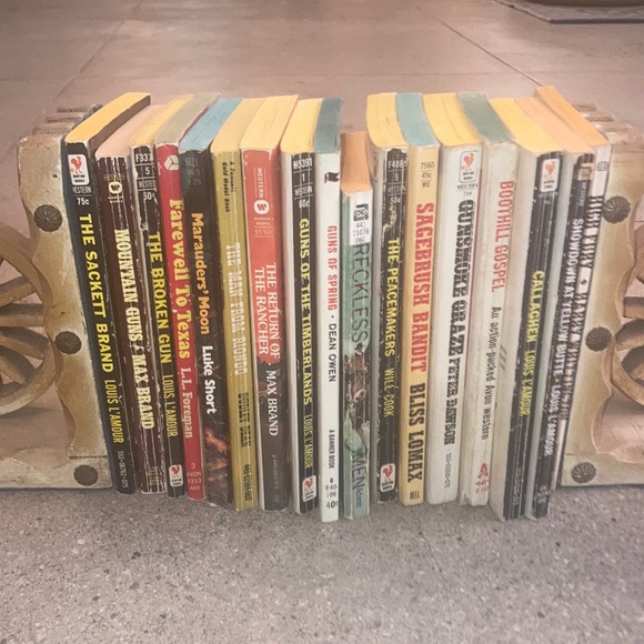 🏜📕 Seventeen Vintage Western Novels and Wagon Wheel Bookends 🐍📚 - Picture 2 of 9